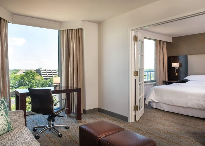 Sheraton Chicago Elk Grove Hotel