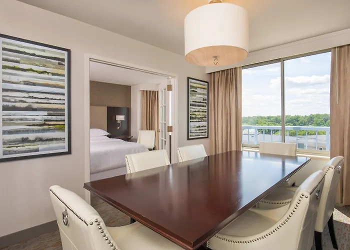 Sheraton Chicago Elk Grove Hotel