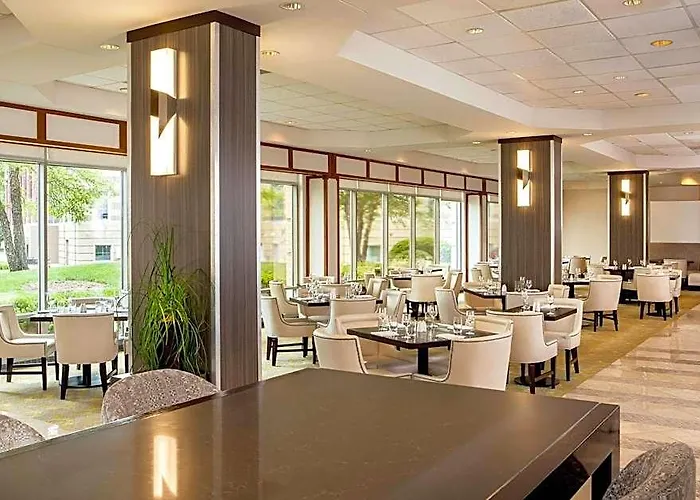 Sheraton Chicago Elk Grove Hotel 4*