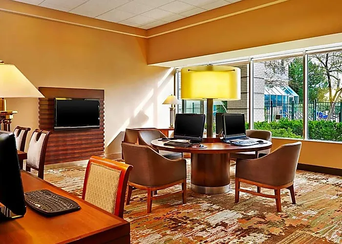 Sheraton Chicago Elk Grove 4*