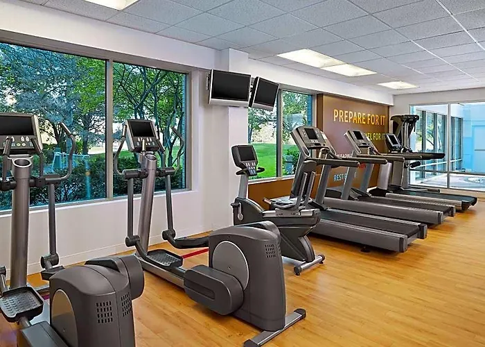 Sheraton Chicago Elk Grove Hotel 4*
