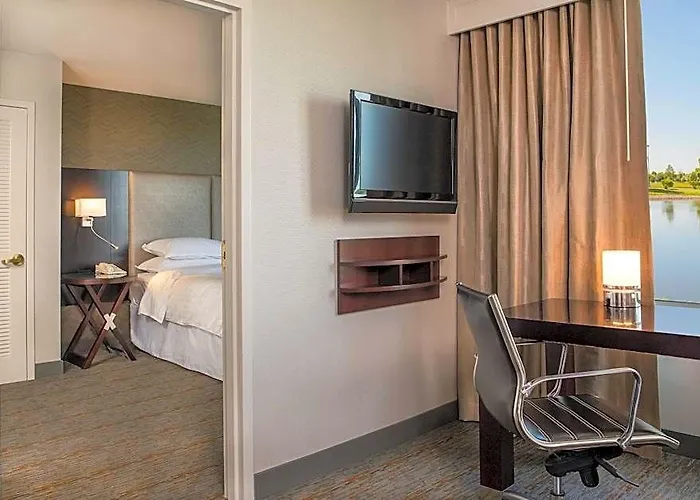 Sheraton Chicago Elk Grove Hotel