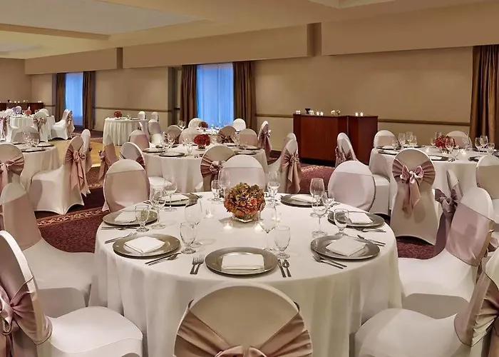 Sheraton Chicago Elk Grove Hotel 4*